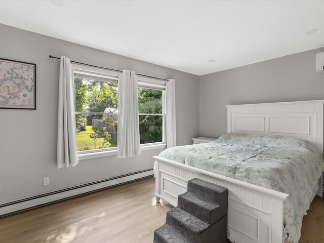 6 Buttonwood Ln, Acushnet, MA 02743