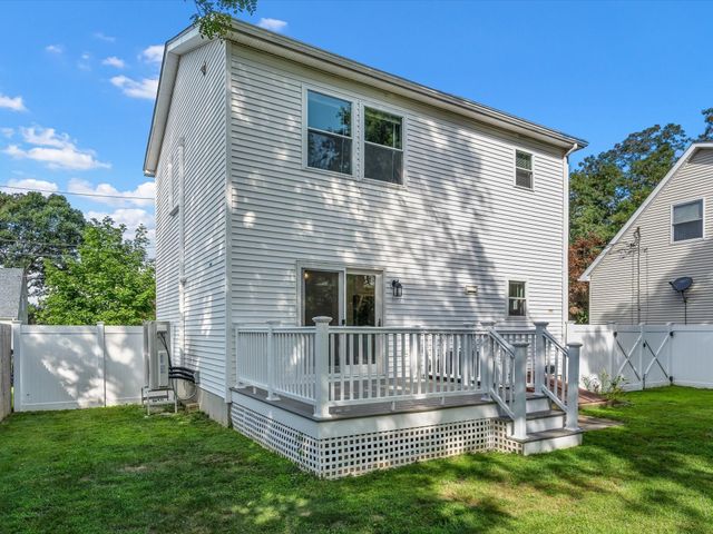 6 Buttonwood Ln, Acushnet, MA 02743