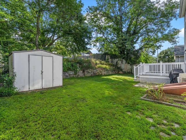 6 Buttonwood Ln, Acushnet, MA 02743