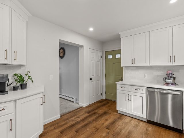 6 Buttonwood Ln, Acushnet, MA 02743