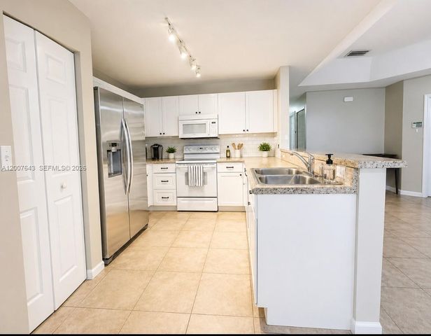 9312 NW 54th St 9312, Sunrise, FL 33351