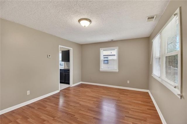 1720 S Hardy Avenue, Independence, MO 64057