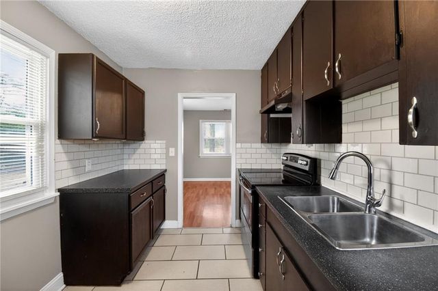 1720 S Hardy Avenue, Independence, MO 64057