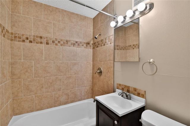 1720 S Hardy Avenue, Independence, MO 64057