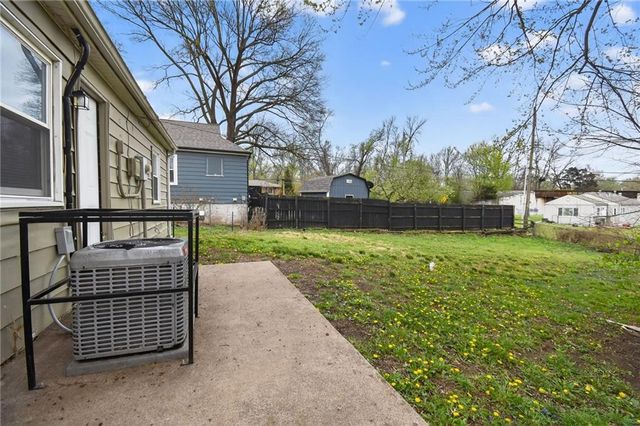 1720 S Hardy Avenue, Independence, MO 64057