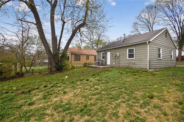 1720 S Hardy Avenue, Independence, MO 64057