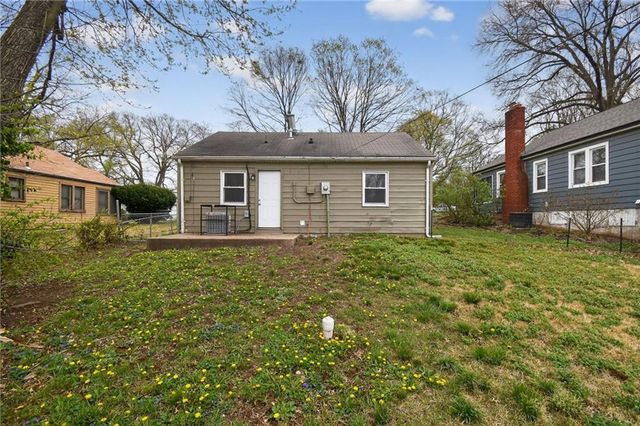 1720 S Hardy Avenue, Independence, MO 64057