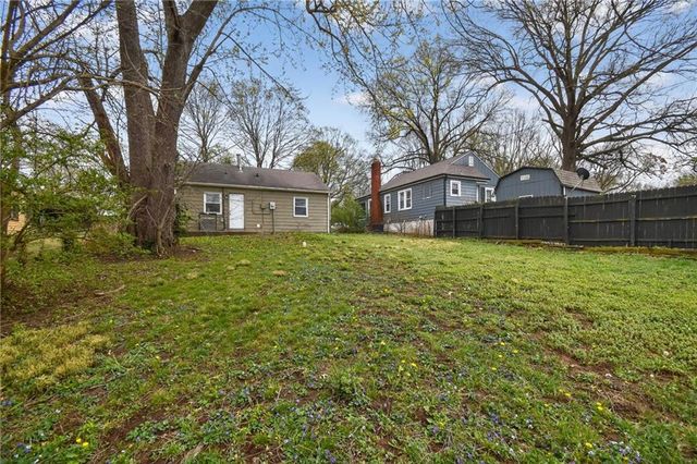 1720 S Hardy Avenue, Independence, MO 64057