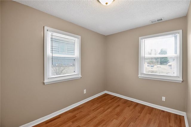 1720 S Hardy Avenue, Independence, MO 64057