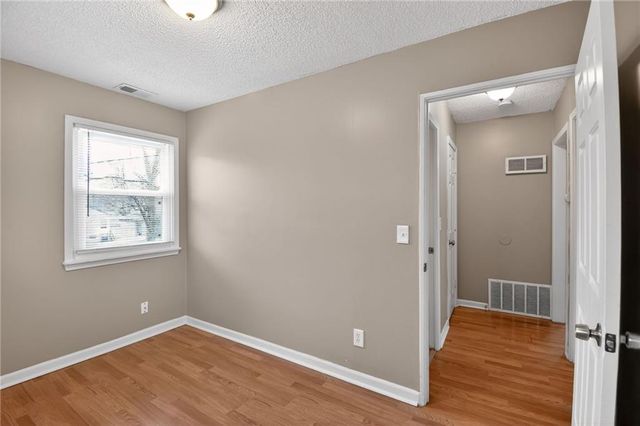 1720 S Hardy Avenue, Independence, MO 64057