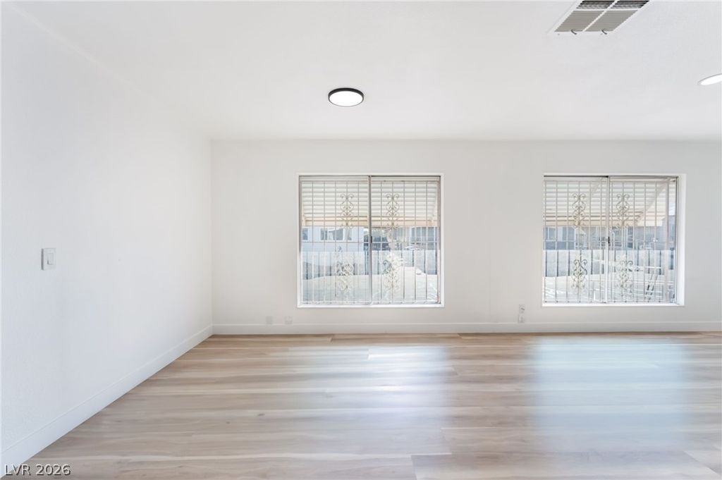 Image 11 of property listing at 4980 Ridge Drive, Las Vegas, NV 89103