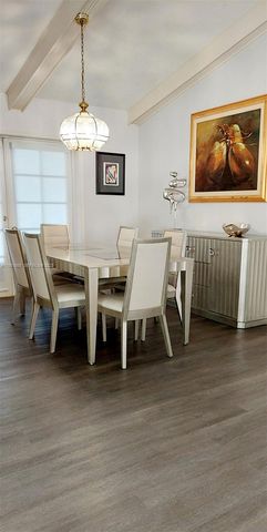 18921 W Oakmont Dr, Hialeah, FL 33015