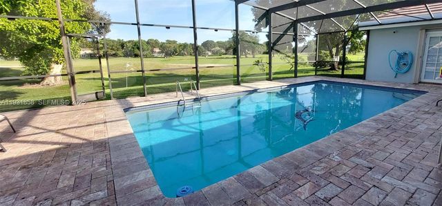 18921 W Oakmont Dr, Hialeah, FL 33015