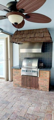 18921 W Oakmont Dr, Hialeah, FL 33015