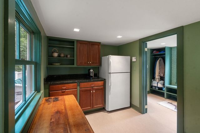 25 Farm Road, Sherborn, MA 01770
