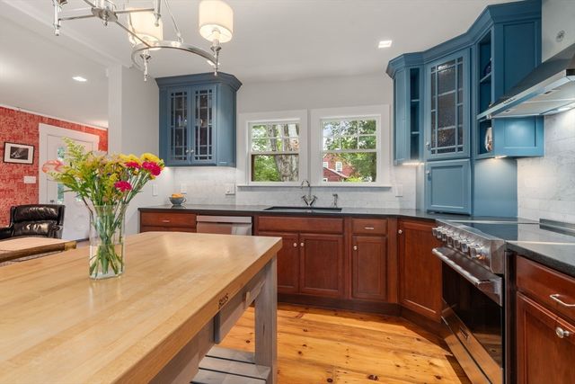 25 Farm Road, Sherborn, MA 01770