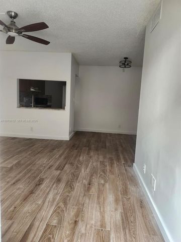 10037 Winding Lake Rd 102, Sunrise, FL 33351