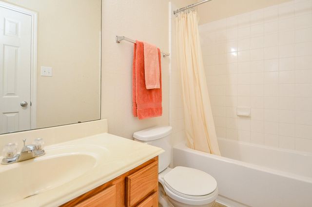 1706 Claremont Garden Circle, Houston, TX 77047