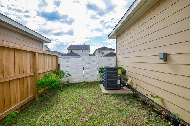 1706 Claremont Garden Circle, Houston, TX 77047