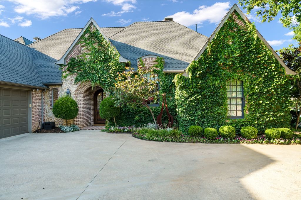 3093 Whispering Oaks Drive, Highland Village, TX 75077