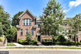 3537 S FOUR MILE RUN DR, Arlington, VA 22206