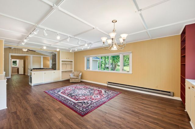 12020 Mayflower Circle, Hopkins, MN 55305