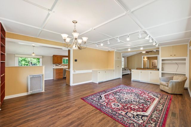 12020 Mayflower Circle, Hopkins, MN 55305