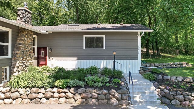 12020 Mayflower Circle, Hopkins, MN 55305