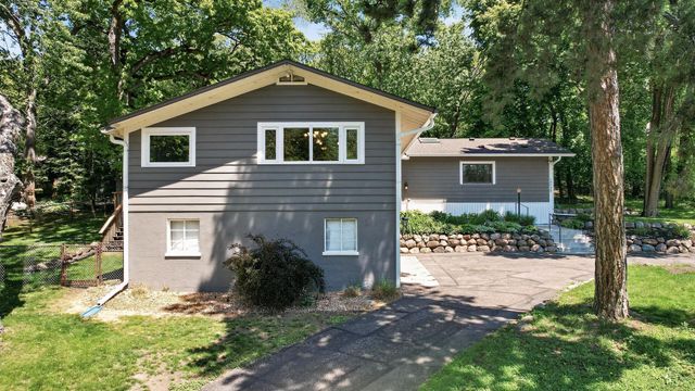 12020 Mayflower Circle, Hopkins, MN 55305