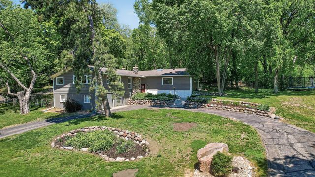 12020 Mayflower Circle, Hopkins, MN 55305