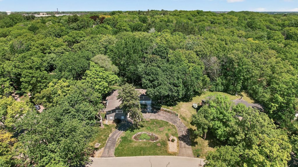 12020 Mayflower Circle, Hopkins, MN 55305