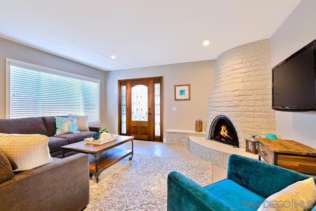 337 Rosemont St, La Jolla, CA 92037