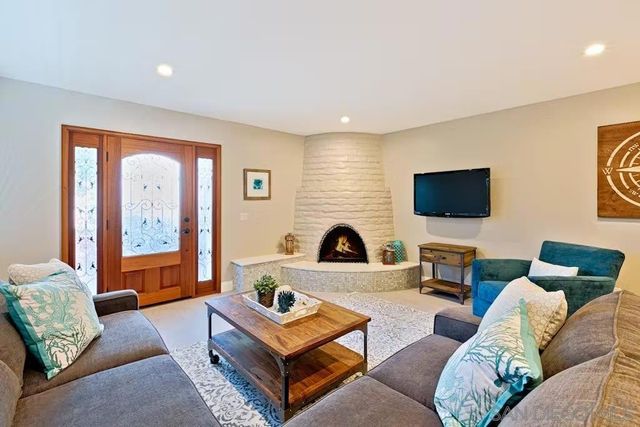 337 Rosemont St, La Jolla, CA 92037