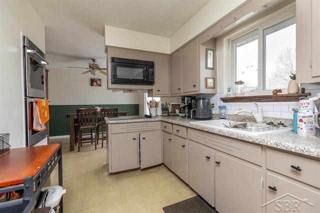 1841 Van Wagoner Drive, Saginaw Twp, MI 48638