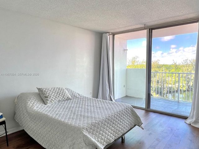 1300 NE Miami Gardens Dr 711E, Miami, FL 33179