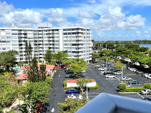 1300 NE Miami Gardens Dr 711E, Miami, FL 33179