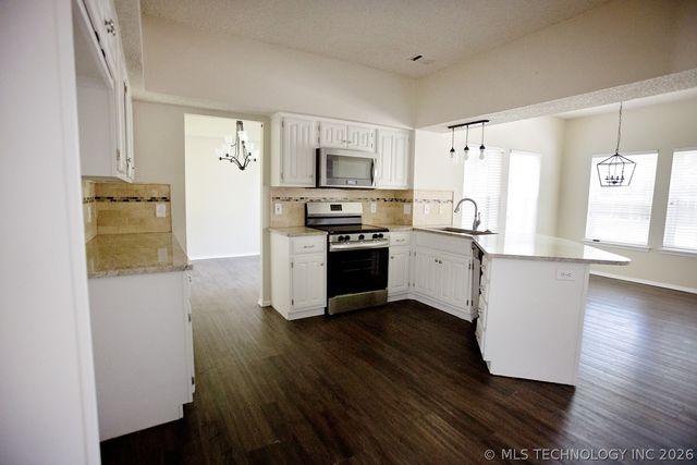 904 N Hemlock Avenue, Broken Arrow, OK 74012