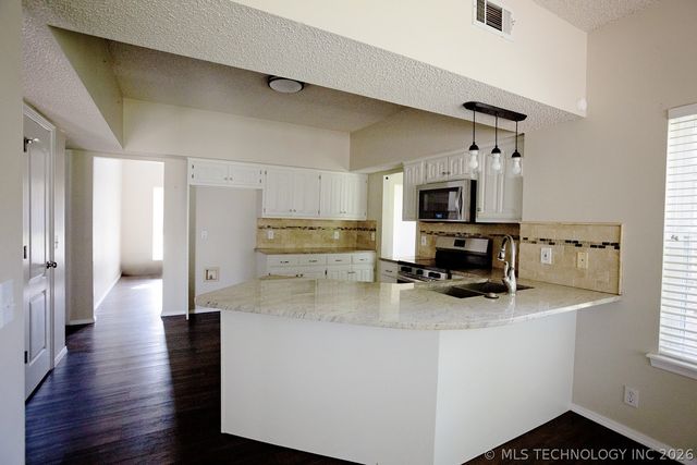 904 N Hemlock Avenue, Broken Arrow, OK 74012