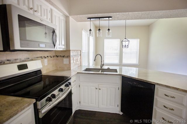 904 N Hemlock Avenue, Broken Arrow, OK 74012