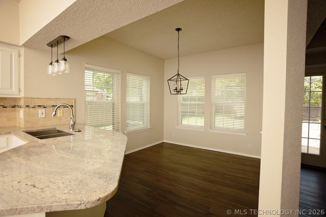 904 N Hemlock Avenue, Broken Arrow, OK 74012