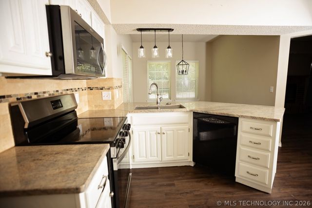904 N Hemlock Avenue, Broken Arrow, OK 74012