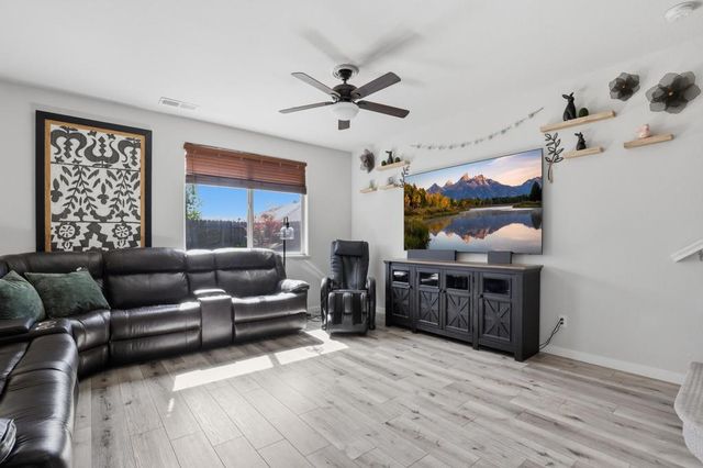 5567 Harcrest Dr, Marysville, CA 95901
