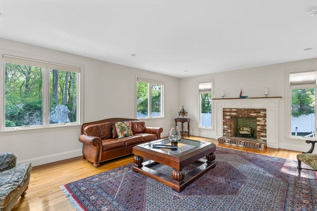 10 Heritage Ln, Cohasset, MA 02025