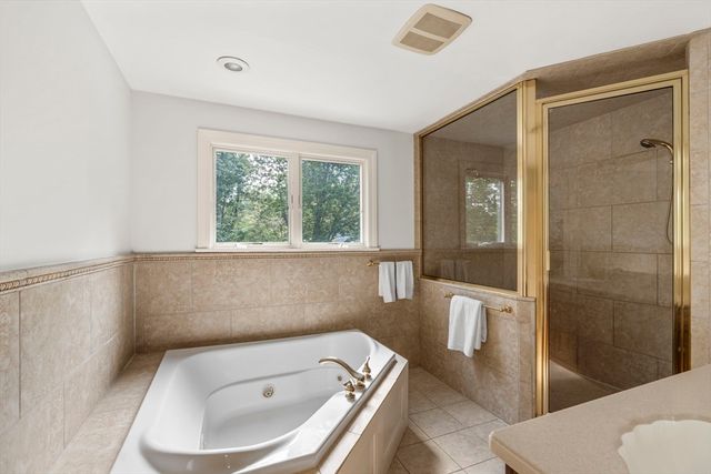 10 Heritage Ln, Cohasset, MA 02025