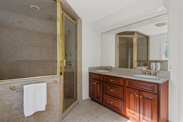 10 Heritage Ln, Cohasset, MA 02025