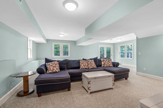 10 Heritage Ln, Cohasset, MA 02025