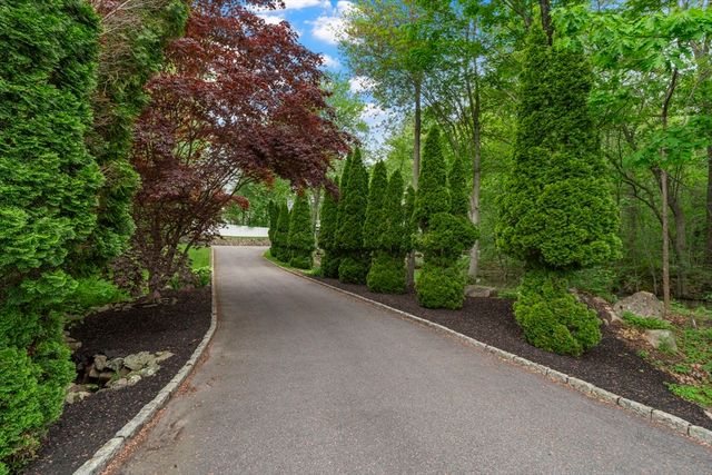 10 Heritage Ln, Cohasset, MA 02025