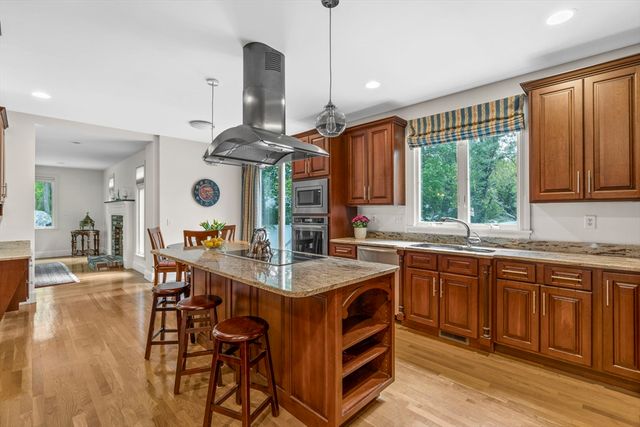 10 Heritage Ln, Cohasset, MA 02025