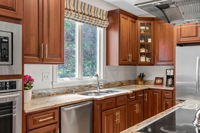 10 Heritage Ln, Cohasset, MA 02025