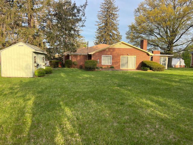 812 HILLCREST DR, Staunton, VA 24401
